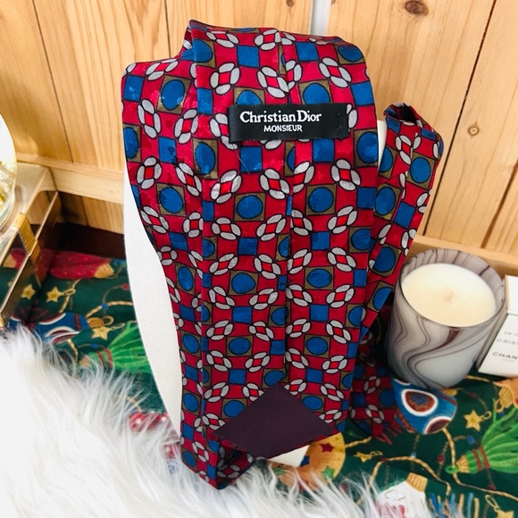 Christian Dior Vintage Monsieur necktie featuring a geometric pattern - Picture 4 of 8